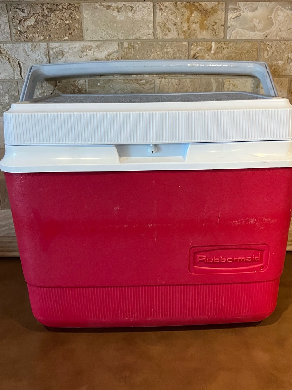 Rubbermaid Vintage Sm. Bright Red &white Insulated Cooler; Model #1910